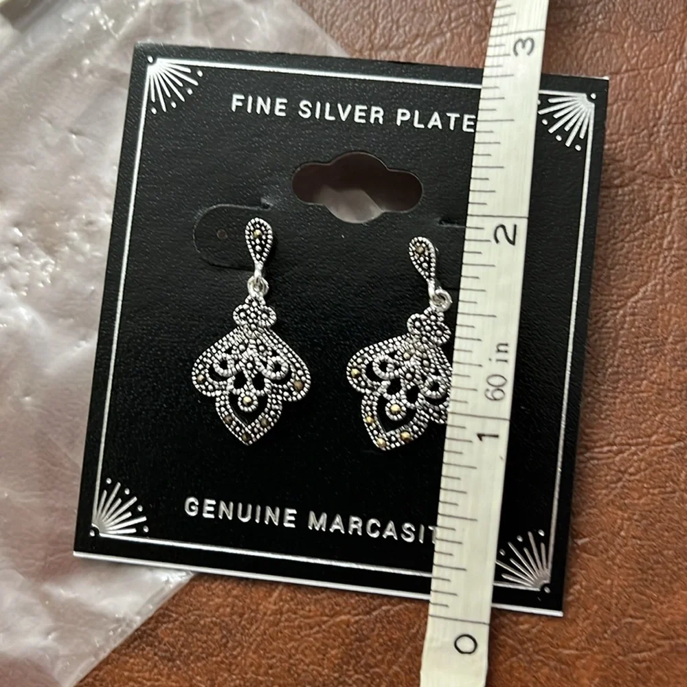Fine Silver Plated Marcasite Dangling Earrings
Pierced ears only . - Picture 4 of 4